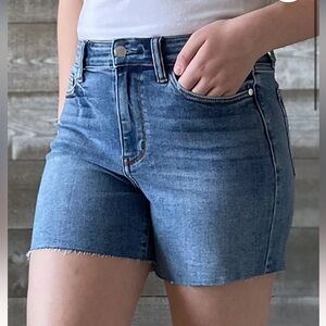 Judy Blue Medium Wash Denim Blue Raw Hem Women's Shorts